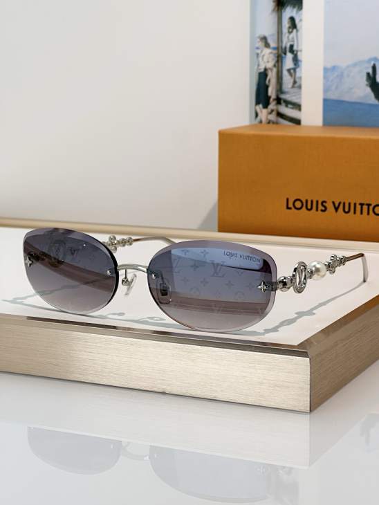 Picture of Louis Vuitton Sunglasses _SKUfw81854680fw